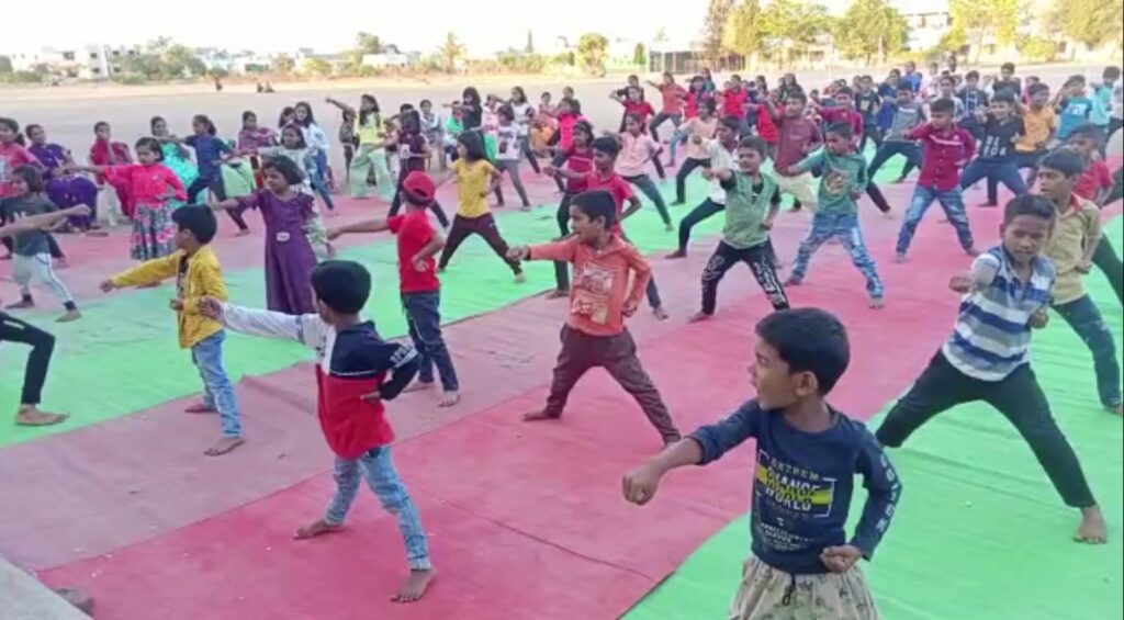 क्रांतिवीर भगतसिंग कराटे अँड स्पोर्टस् अकॅडमी च्या वतीने मोफत शिबिराचा समारोप